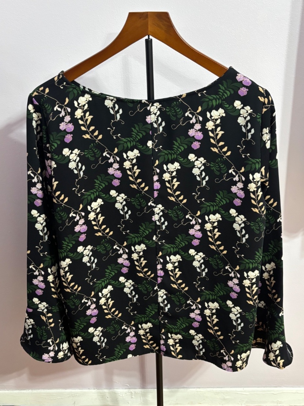 Ann Taylor Multicolor Floral Blouse Women's Size Medium Top w/ Flowy Bell Sleeve - Picture 8 of 11
